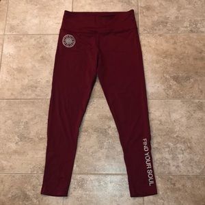 SOULCYCLE maroon 3/4 length leggings
